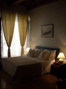 **  Capri Moon Guest House Florence Italy